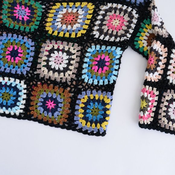 En Creme Flower Crochet Crop Long Sleeve Top - Picture 6 of 10